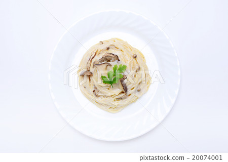 Mushroom cream pasta 20074001