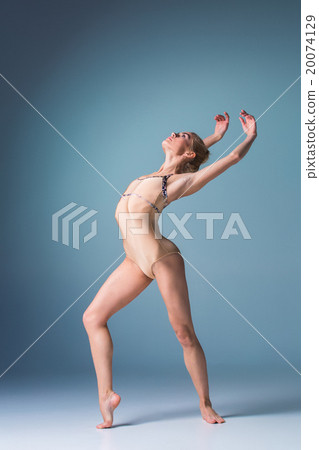 Young beautiful modern style dancer posing on a Young beautiful modern style dancer posing on a 20074129