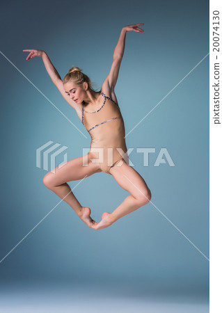 Young beautiful modern style dancer jumping on a Young beautiful modern style dancer jumping on a 20074130