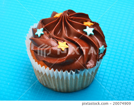 chocolate muffin on blue background 20074909