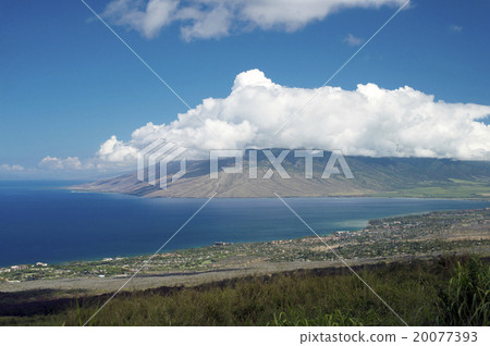 Watch the Kihei and Maalaea Bay from the Pi Lani Highway, Maui, Hawaii - 1 20077393