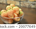 White strawberry 20077649