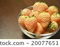 White strawberry 20077651
