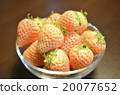 White strawberry 20077652