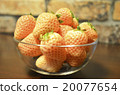 White strawberry 20077654