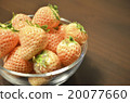 White strawberry 20077660