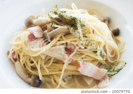 蘑菇和培根麵食 20079770