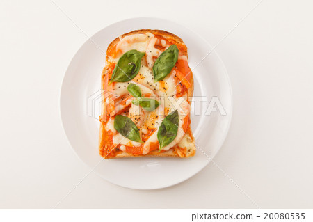 Margherita pizza toast 20080535