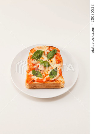 Margherita pizza toast 20080538