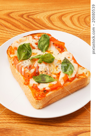 Margherita pizza toast Margherita pizza toast 20080539