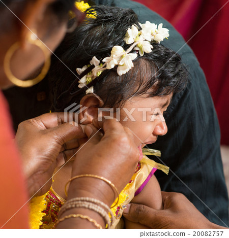 Traditional Hindu having ear piercing ceremony 20082757
