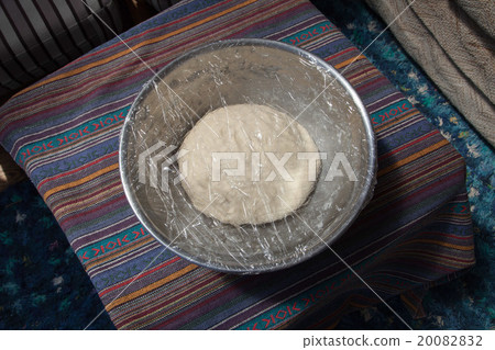 Sleeping bread dough 20082832