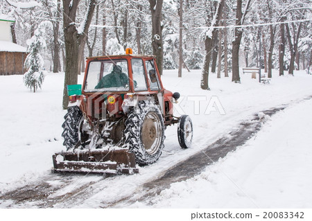 Dredge cleaning the roads from the snow 20083342