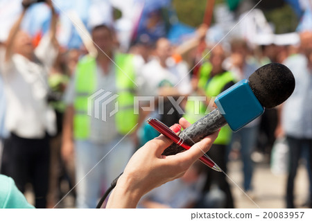 Microphone. Public demonstration. 20083957