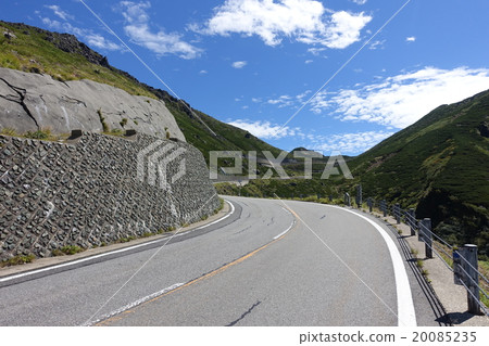 While climbing the Norikura Skyline, even if it exceeds the forest limit it still rises While climbing the Norikura Skyline, even if it exceeds the forest limit it still rises 20085235