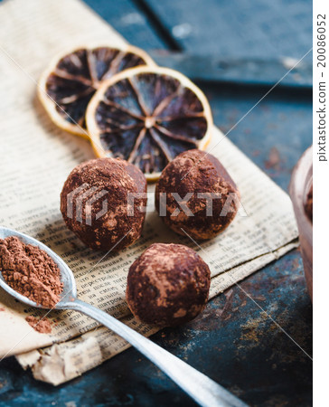 Handmade chocolate truffle, sweet dessert Handmade chocolate truffle, sweet dessert 20086052