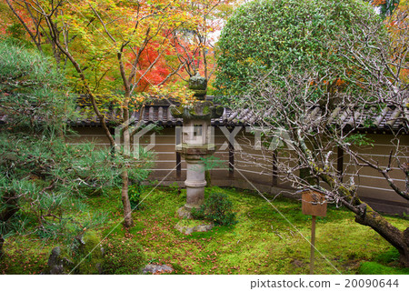 shrine and autumn garden at Eikando temple, Kyoto 20090644