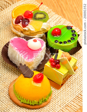 cakes, pies, tarts with fuits and cream cakes, pies, tarts with fuits and cream 20091352