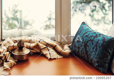 Beige woolen scarf and old lamp Beige woolen scarf and old lamp 20095267