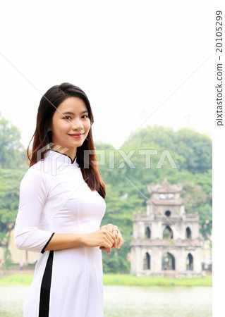 Ao Zai women in Hanoi, Vietnam Ao Zai women in Hanoi, Vietnam 20105299