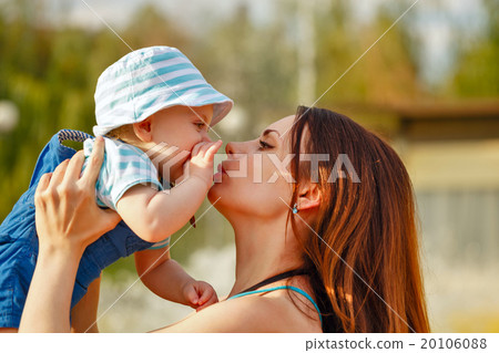 Mother holding daughter on hands. 20106088