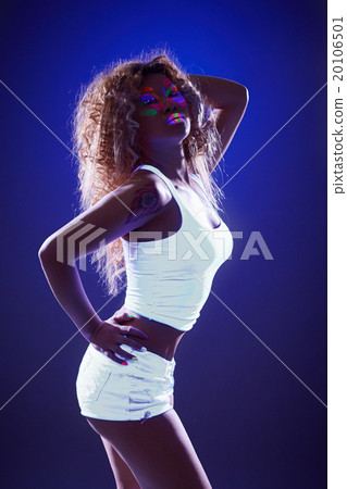 Spectacular slim girl posing in ultraviolet Spectacular slim girl posing in ultraviolet 20106501