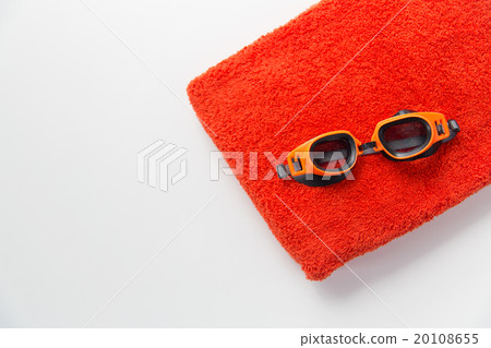 close up of swimming goggles and towel 20108655