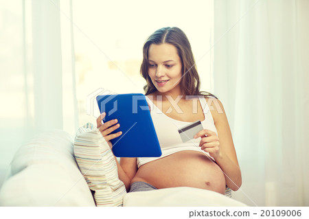 pregnant woman with tablet pc and credit card 20109006