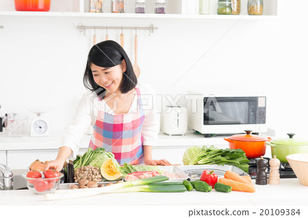 Housewife (kitchen - food) 20109384