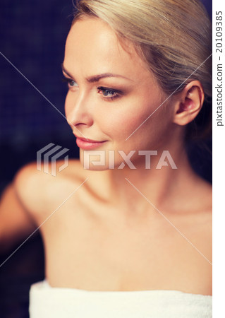 close up of young woman sitting in bath towel 20109385