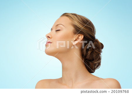 young woman face side view and shoulders young woman face side view and shoulders 20109768