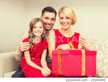 happy family opening gift box happy family opening gift box 20109899