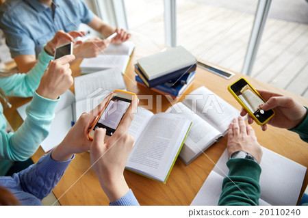 students with smartphones making cheat sheets students with smartphones making cheat sheets 20110240