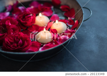 red roses and candles 20113349