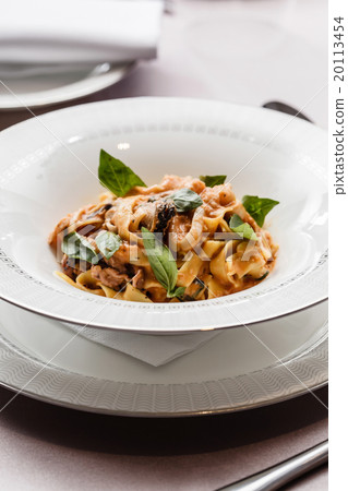seafood pasta 20113454