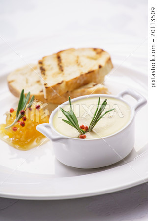 pate with toast 20113509