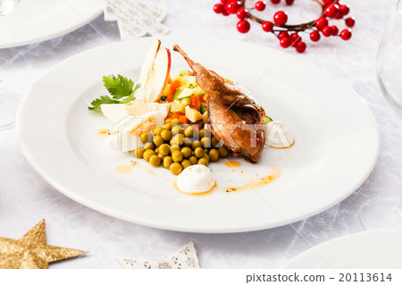 quail with salad on Christmas table 20113614