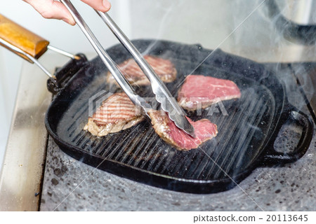 chef making steak chef making steak 20113645