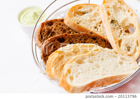 bread slices 20113796