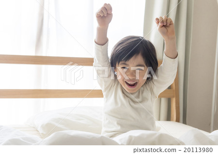 Young girl in bed 20113980