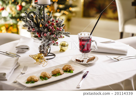 Christmas dinner 20114339