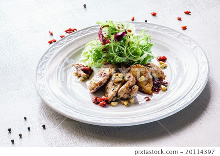 foie gras with salad 20114397