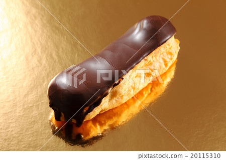 eclair on the white 20115310