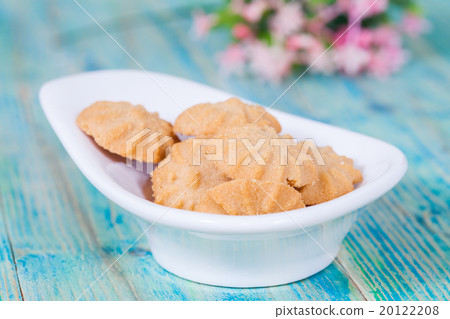 cookies on plate 20122208