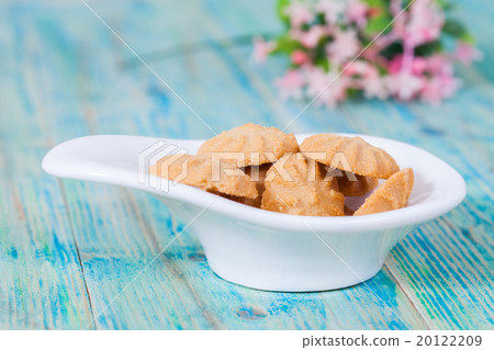 cookies on plate cookies on plate 20122209