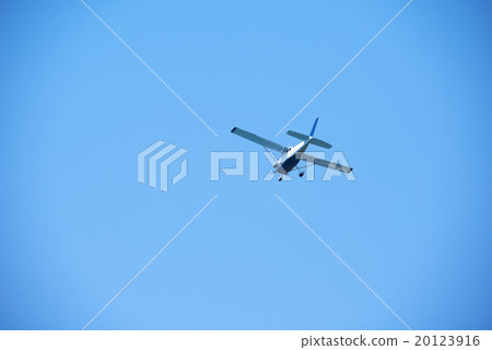 small airplane small airplane 20123916