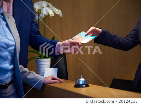 Couple on a business trip 20124115