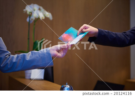 Couple on a business trip 20124116
