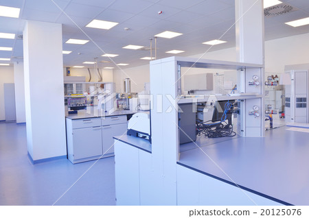 scientists working at the laboratory scientists working at the laboratory 20125076