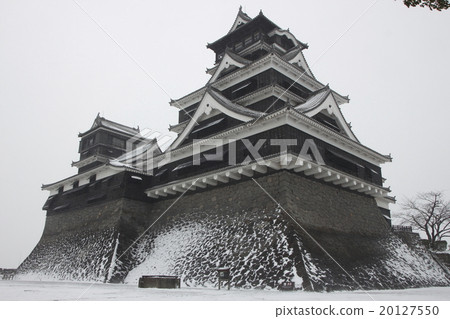 Kumamoto Castle with heavy snow 20127550